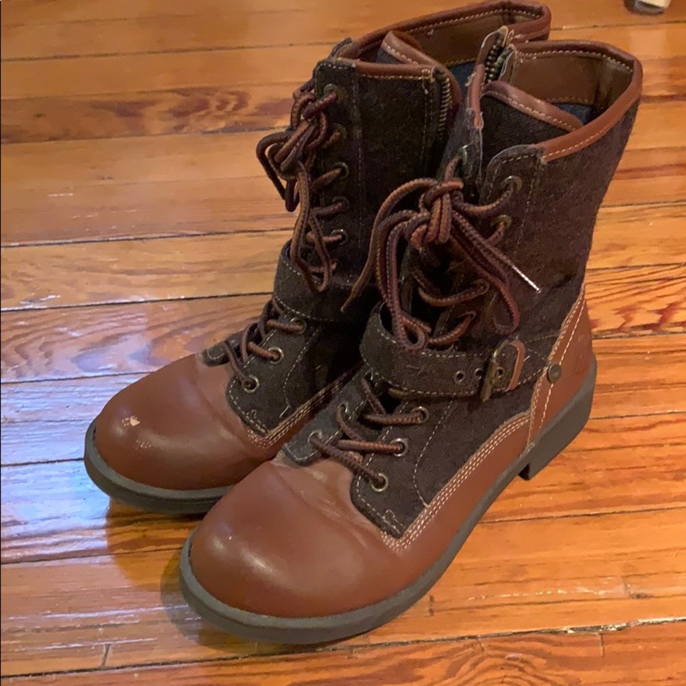 Levi boots